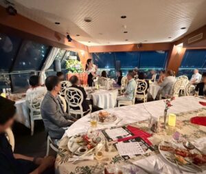 石岡市のペット同伴ホテル「デン&ケリー」8階ミュージックラウンジにて開催されたディナーショー